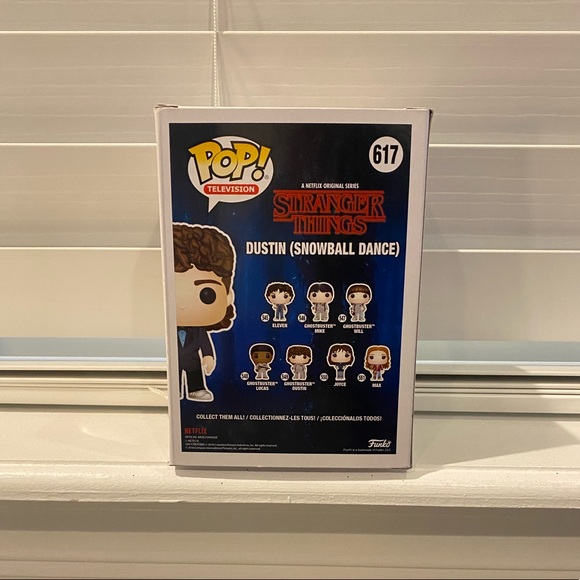 Funko Pop! Stranger Things Dustin Snowball Dance - Summer Exclusive 2018 - Picture 4 of 5
